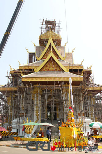 老挝首都举行万象市标建顶仪式(图)